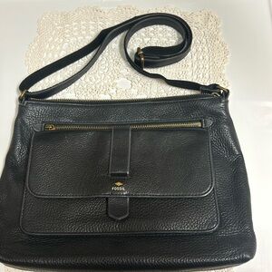 Fossil Black Kinley pebbled Leather 9.5”x13” x2”Crossbody Adjustible Strap Bag.